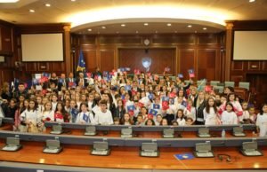 Kosova Meclisinde Kosovalı Türk Öğrencilerin Sesi Yankılandı